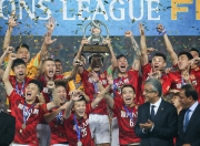 乐鱼体育全站-广州富力客场大胜，追赶领先球队
