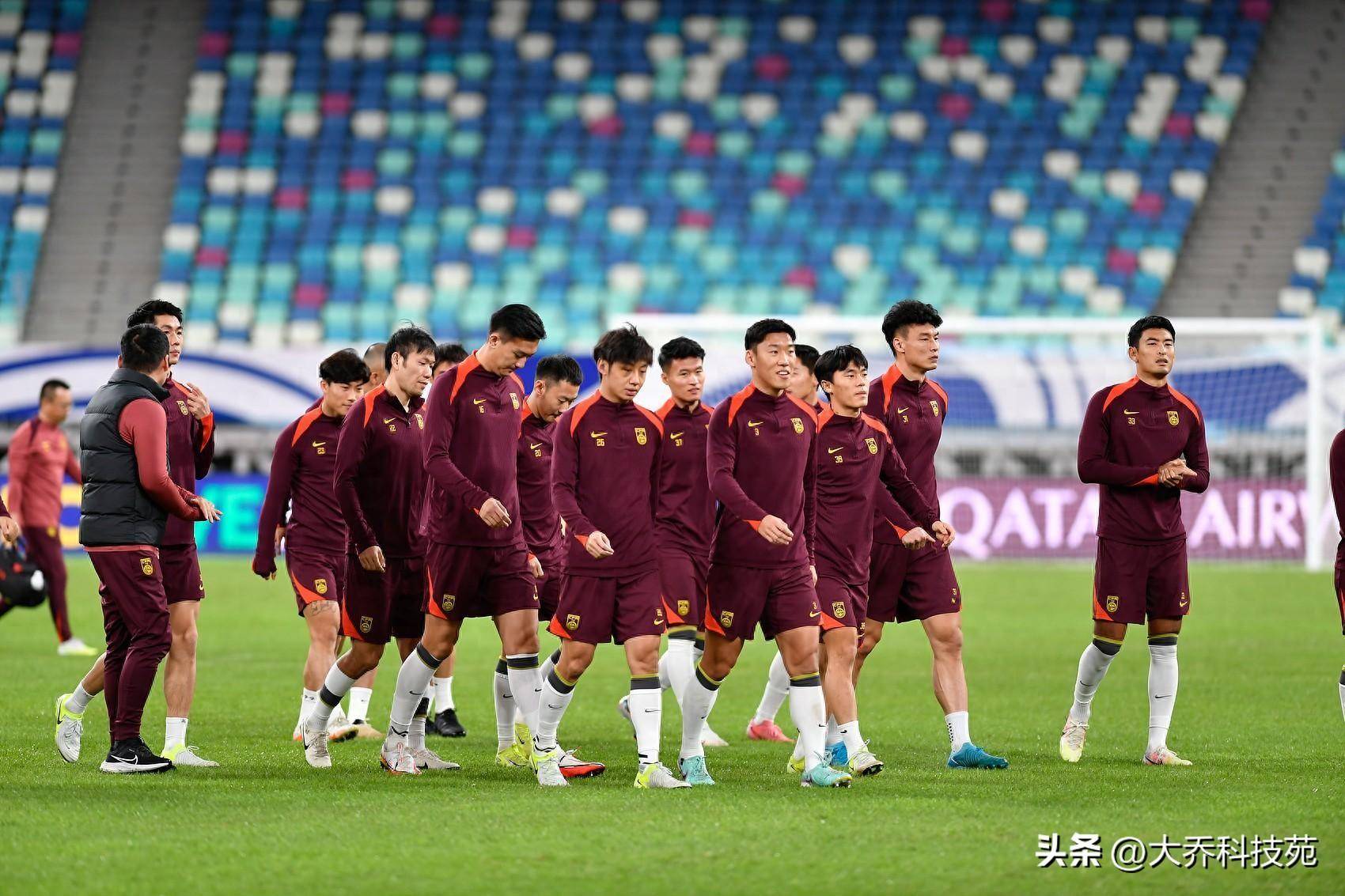 国足主帅未定!东亚杯23人浮现韦世豪难入选3新星上位(东亚杯男足揭幕战韦世豪于大宝破门 国足22战平韩国)