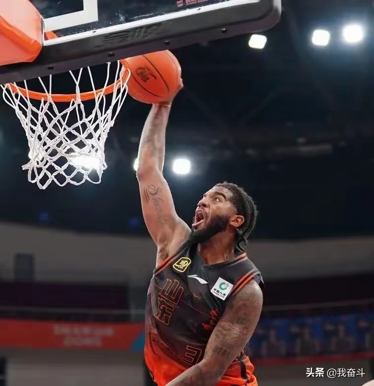 CUBAL的布鲁克斯教练！周鲁男暂停喊话球员：就算输也要抬起头