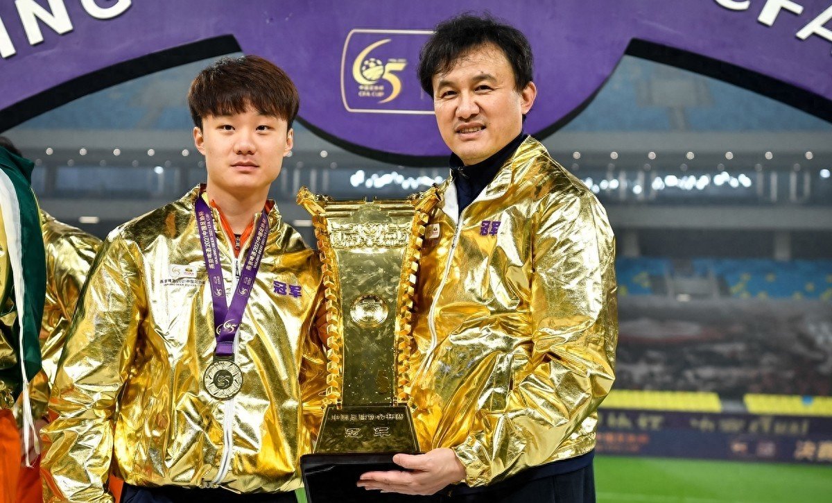 家有一老！36岁吴曦本赛季中超14场2球3助，足协杯助攻帽子戏法！的简单介绍