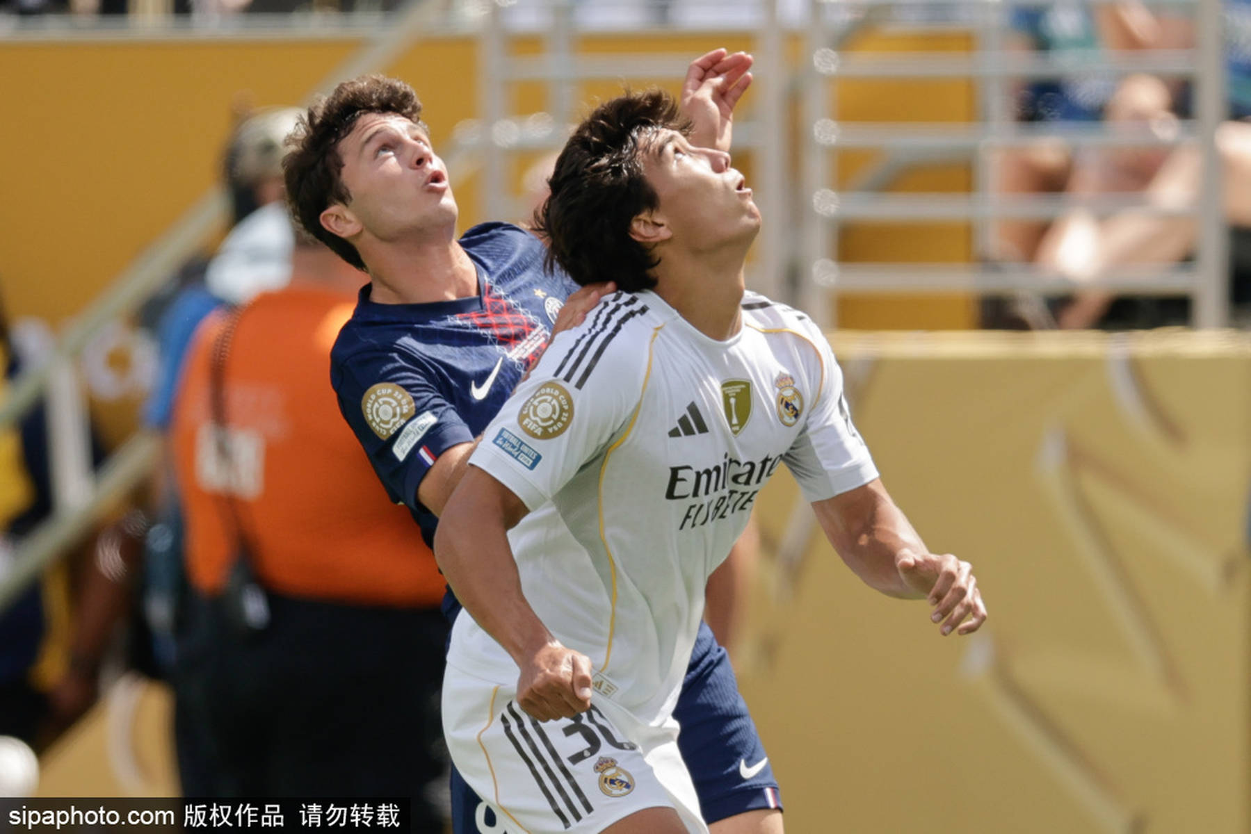 世俱杯半决赛-巴黎3-0皇马：新王对决旧王，名帅少帅斗法