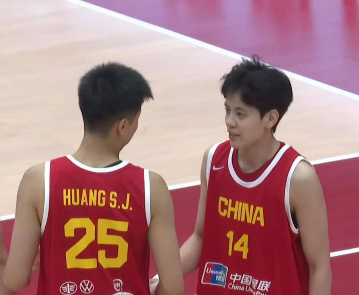 无解！张子宇8中8狂砍18分“双塔”组合登场奠定胜局