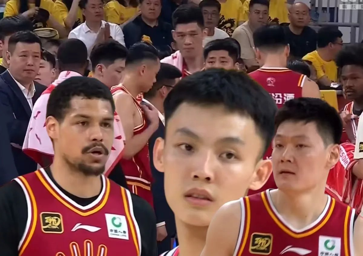 包含中国三人男篮不敌卫冕冠军张宁6分4篮板的词条